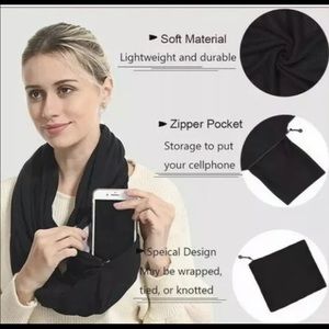 NWT - Beyond Yoga Pocket Infinity Scarf